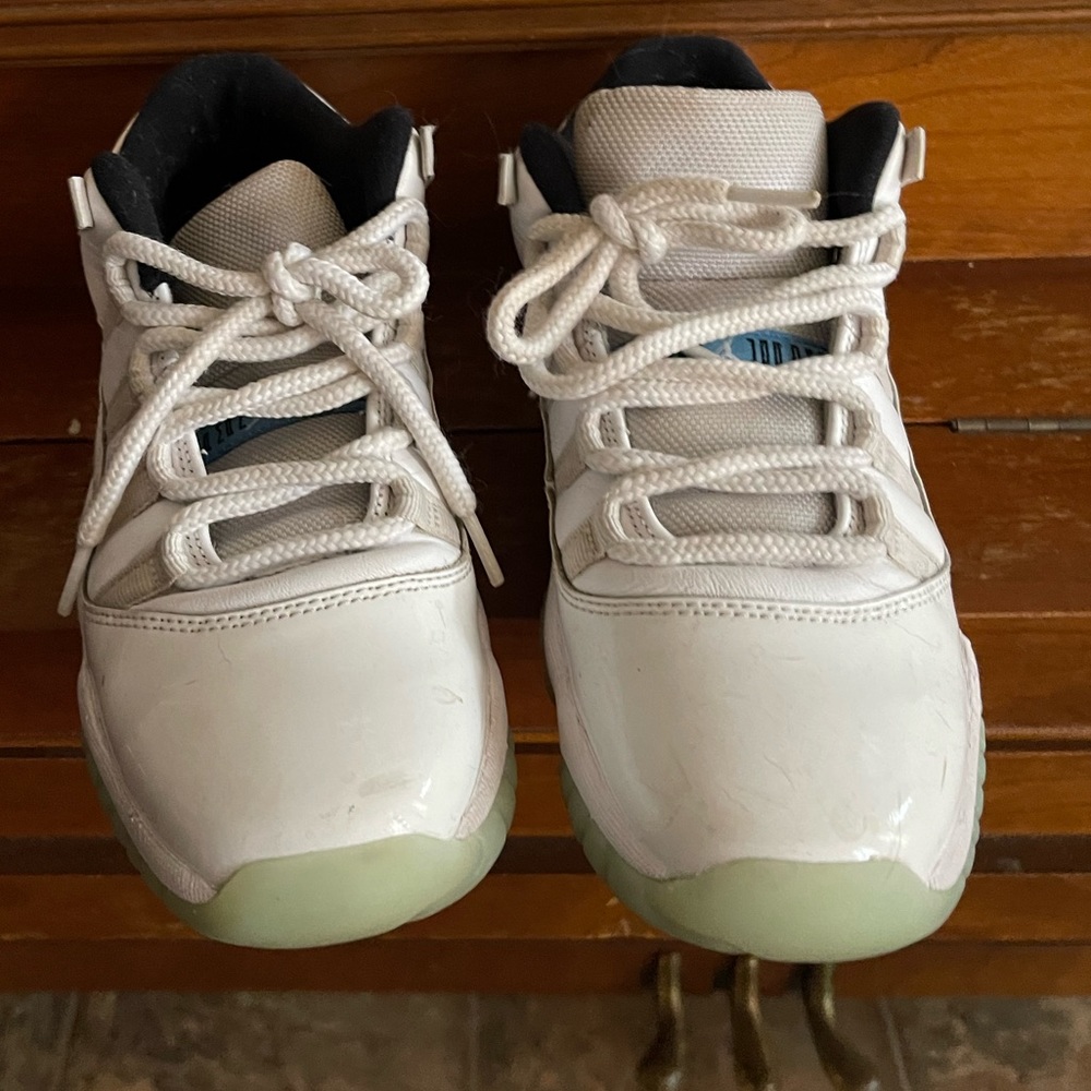 Jordan 11 retros low.